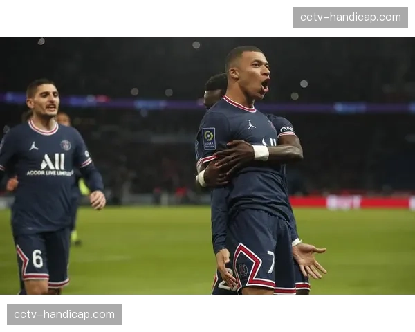 巴黎圣日耳曼迎战摩纳哥，姆巴佩与南野拓实射门效率对决成焦点