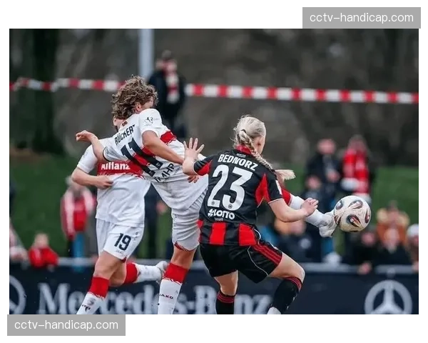 斯图加特4-0大胜汉堡稳固欧冠席位，赫内斯盛赞团队表现